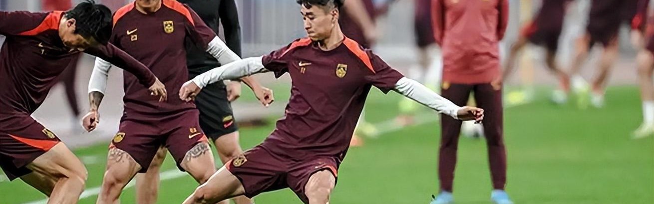 开云电子-振奋！中国男足逼平身价十亿豪门，天才中锋爆发，给U23做出榜样