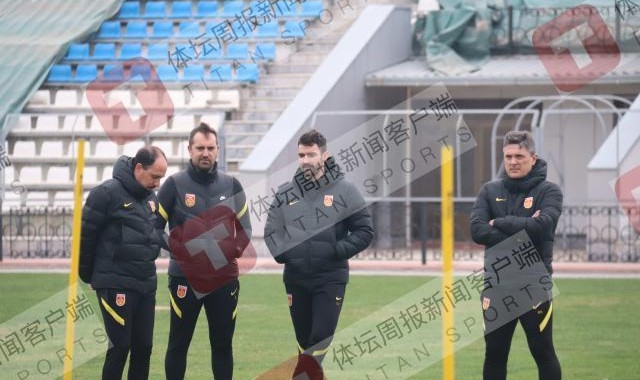 开云电子-安东尼奥祭出克韩大法：像狼一样咬住韩国队边翼